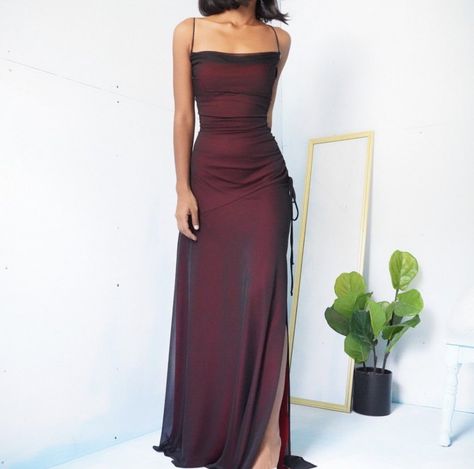 la femme dans l’art on Twitter: "red & black layered mesh dress… " Online Prom Dress Sites, Stile Casual Chic, Mesh Gown, Black Mesh Dress, Pakaian Feminin, Late 90s, Red Prom, Vestidos Prom, Dress Picture