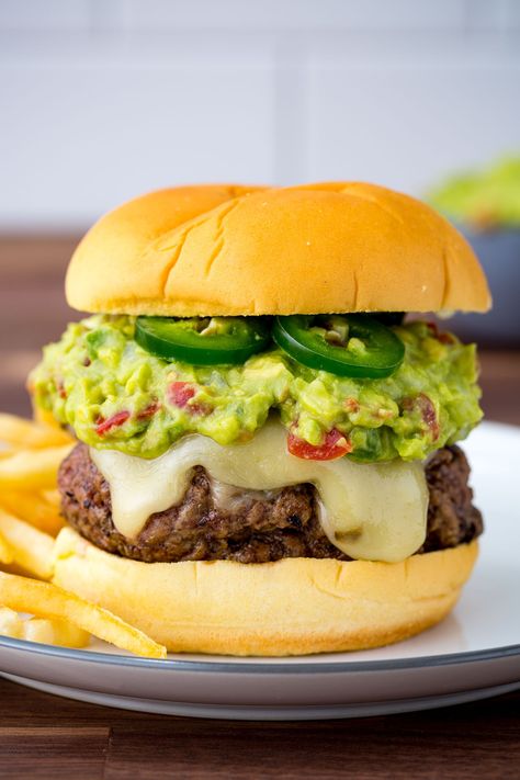 Hamburger Recipe Ideas, Guac Burger, Creative Burger Recipes, Guacamole Burger, Burger Ideas, Hamburger Recipe, Easy Burger Recipe, Gourmet Burger, Best Burger Recipe