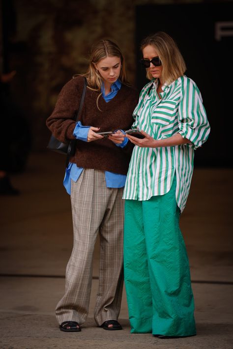 The Best Street Style Moments From Afterpay Australian Fashion Week 2022 Australian Fashion Week, Fashion Week 2022, Tokyo Fashion Week, Australia Fashion, Stylish Fall Outfits, Maxi Cardigan, Style Muse, Looks Street Style, The Best Street Style