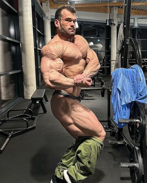 Latest update from @emiromeragic 💪🏻💪🏻 #bodybuildingmotivation #bodybuilders #fitnessvolt #fitnesslife #muscles #fv Fake Muscles, August 11, Bodybuilding Motivation, Latest Updates, Fit Life, Muscles, On Instagram, Instagram, Body Building Motivation