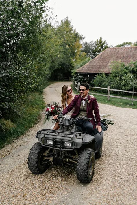 Love Story Photography, Farm Dream, Bike Wedding, Reception Cake, Country Wedding Photos, Epic Love, Story Photography, Horse Wedding, Rustic Farm Wedding