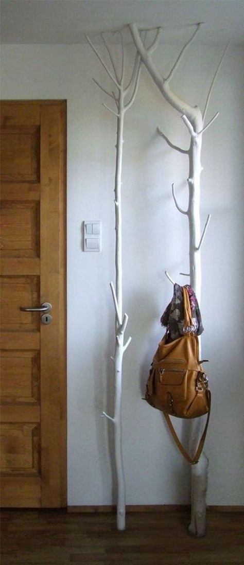 Takken Decor, Garderobe Design, Yellow Bath, Diy Coat Rack, Tree Branch Decor, Diy Clothes Rack, Diy Furniture Cheap, Diy Muebles Ideas, Photo Deco