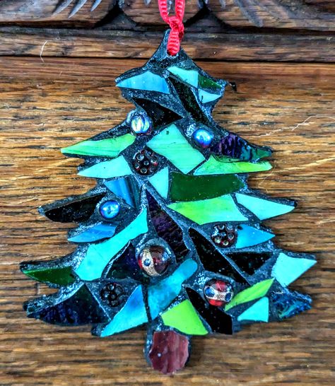 Mosaic Christmas Tree, Mosaic Christmas, Christmas Mosaics, Unique Christmas Gift, Mosaic Ideas, Christmas Scenes, Fused Glass Art, Stained Glass Mosaic, Unique Christmas Gifts