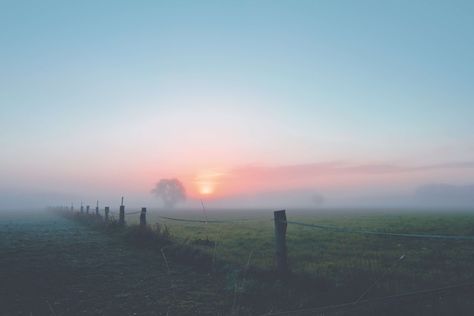 #countryside #dawn #dusk #fence #fog #foggy #landscape #mist #outdoors #sunrise #sunset Dawn Landscape, Outdoor Photography Tips, Sunrise Images, Golden Hour Photos, Sunrise Photos, Landscape Sunset, Beautiful Scenery Pictures, Beautiful Sunrise, Sunset Photos