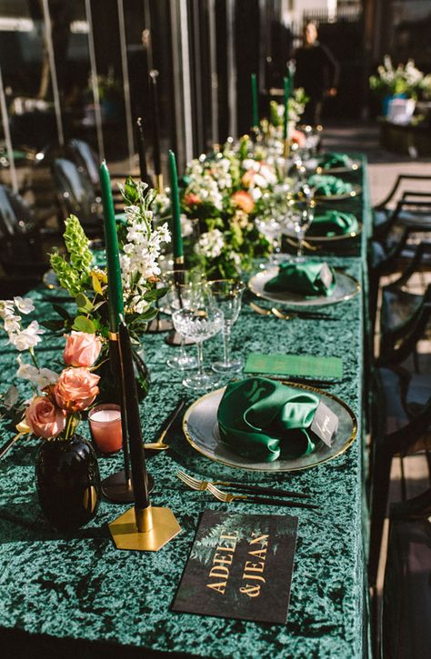 Emerald Green Wedding Inspiration | Wedding Themes on Pink Book Slytherin Wedding, Emerald Green Wedding Theme, Green Boutonniere, City Party, Emerald Green Wedding, Reception Layout, 21 Diner, Green Wedding Inspiration, Pink Book