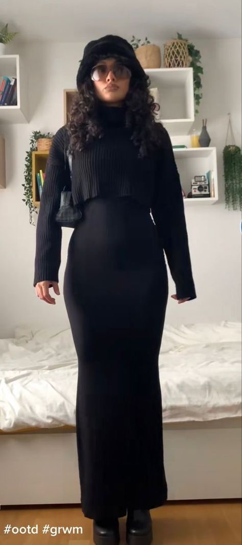 Fit Black Maxi Dress Outfit Ideas, Maxi Dress Outfit Ideas, Black Maxi Dress Outfit, Modesty Outfits, Cute Modest Outfits, Long Skirt Outfits, Maxi Dress Outfit, Winter Dress Outfits, Looks Street Style