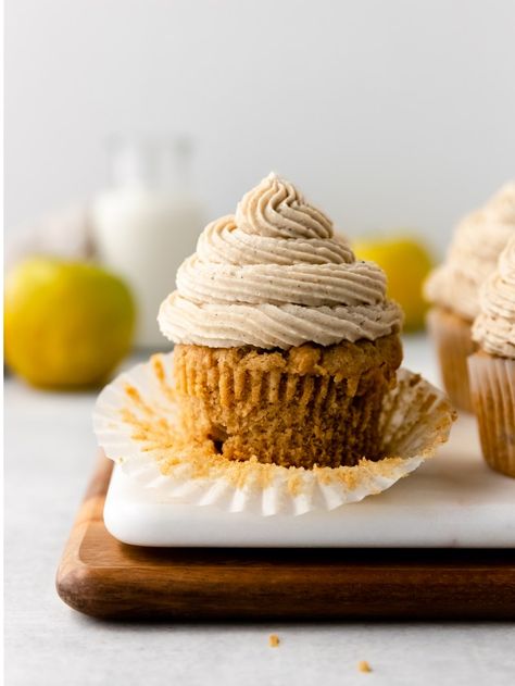 Apple Chai, Baked Apple Dessert, Apple Cupcakes, Fall Baking Recipes, Chai Recipe, Apple Dessert Recipes, Food Business, Buttercream Recipe, Chai Spice