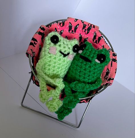 the happy couple, buy at🐸🐸🐸 #etsy shop: crochet leggy froggo plushies/keyrings - handmade cute kawaii amigurumi https://etsy.me/3OlhuGn #green #birthday #frog #plushee #crochet #keyring #amigurumi #kawaii #gift Cute Couple Crochet, Crochet Couples Gift, Cute Matching Crochet Keychain, Amigurumi Frog Keychain, Strawberry Frog Crochet Pattern, Crochet Frog With Clothes, Valentines Crochet, Couple Matching, Matching Couples