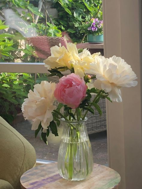 Flowers Vase Aesthetic, Pastel Pink And Yellow, Vase Aesthetic, Yellow Spring Flowers, Pink Yellow Flowers, Flowers Peonies, Artistic Ideas, Flowers Vase, Aesthetic Spring