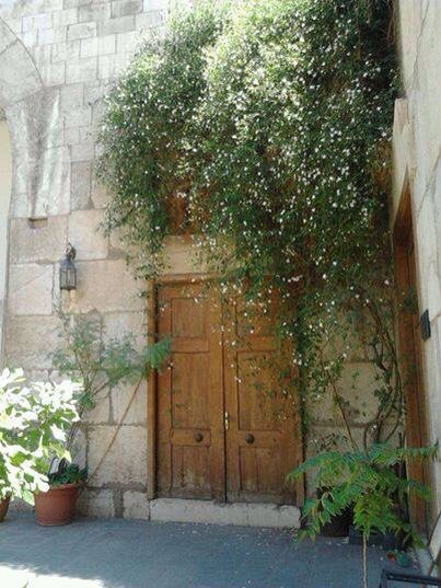 Jasmine Syria Aesthetic Wallpaper, Syria Aesthetic, Ancient Buildings Architecture, Syria Pictures, Damascus Syria, Culture Day, Arab Culture, Senior Trip, Ancient Buildings