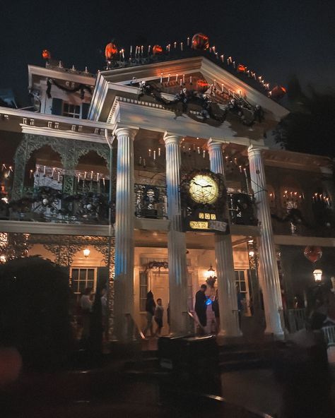 The Haunted Mansion Aesthetic, Haunted Mansion Disney, Haunted Mansion Holiday, Haunted Mansion Ride, Mansion Aesthetic, Haunted Mansion Disneyland, Happy Haunting, The Haunted Mansion, Vintage Disneyland