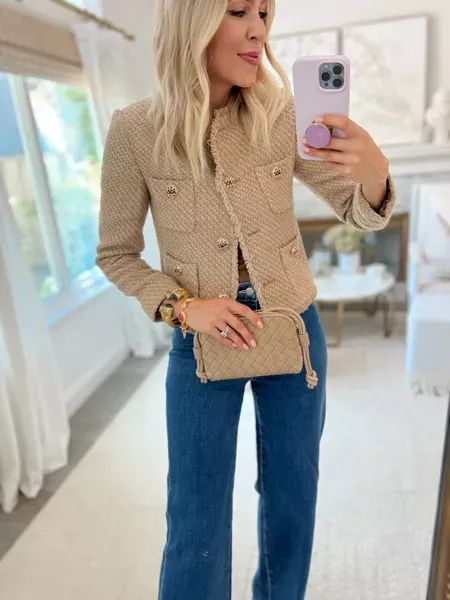 Womens Tweed Blazer Outfit, Tweed Jacket Jeans Outfit, Tweed Jacket And Jeans Outfit, Mango Tweed Jacket, Style Tweed Blazer, Beige Tweed Jacket Outfit, White Boucle Blazer Outfit, Tweet Blazer Outfit, Cropped Tweed Jacket Outfit