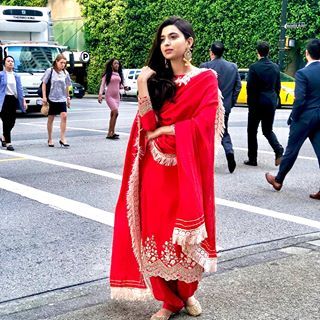 Nimrat Khaira (@nimratkhairaofficial) • Instagram photos and videos Nimrat Khaira Suits, Marriage Suit, Designer Punjabi Suits Patiala, Bridal Suits Punjabi, Simple Indian Suits, Nimrat Khaira, Patiala Suit Designs, Punjabi Suits Designer Boutique, Embroidery Suits Punjabi