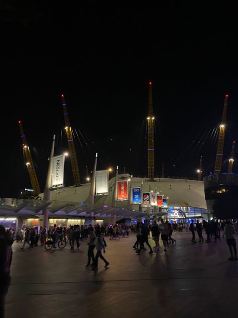 #theo2 #arena #concert #boxing #KSI #londonnight #vibes #night Raye Concert, Boxing Arena, Arena Concert, O2 Arena London, Concert Stage Design, London Night, O2 Arena, London Aesthetic, Concert Stage