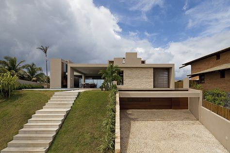 Praia Dos Lagos Residence / Sotero Arquitetos Slope House, Contemporary House Exterior, Casa Country, Casa Exterior, Modern Architecture House, Contemporary House Design, House Elevation, House Architecture Design, Dream House Exterior