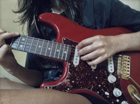 Red Stratocaster Aesthetic, Red Fender Guitar, Electric Guitar Header, Eletric Gutair Aesthetic, Guitars Aesthetic, Electric Guitar Fender, Red Stratocaster, Musician Aesthetic, Electro Guitar