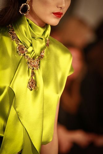 New York Fall, Looks Style, Look Chic, Green Fashion, Fashion Details, New York Fashion Week, New York Fashion, Shades Of Green, Green Dress