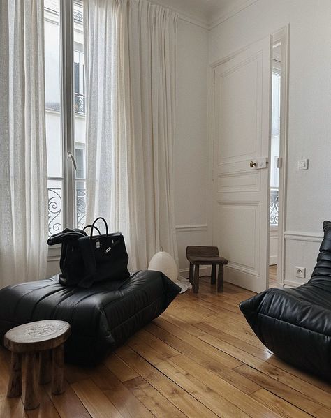 What is a Luxury Aesthetic and How to Achieve It? — Viveura Zara Home Living Room, Nyc Apartment Aesthetic, Parisian Style Apartment, Luxury Minimalism, Apartment Aesthetic, Parisian Apartment, Luxury Aesthetic, Minimalist Architecture, Nyc Apartment