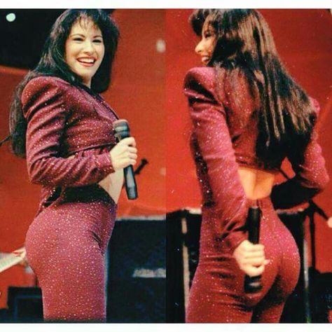 Happy Sunday from the Queen herself Selena Quintanilla Body, Selena Quintanilla Songs, Selena Museum, Suzette Quintanilla, Selena Quintanilla Outfits, Selena Quintanilla Fashion, Selena Q, Tejano Music, Selena Quintanilla Perez