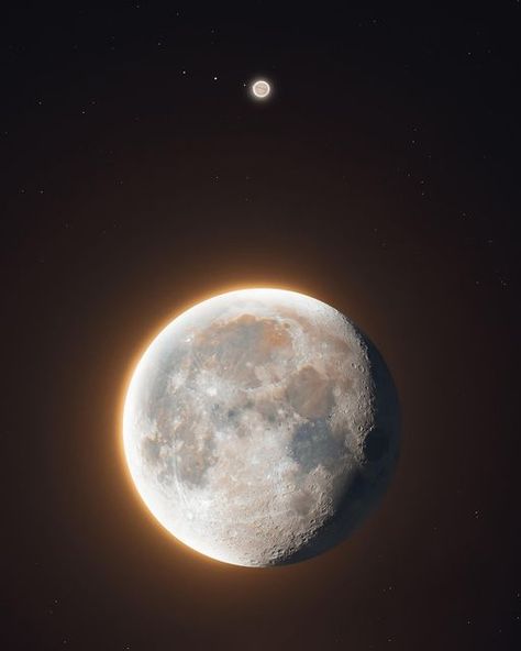 Moon And Jupiter, Moon Close Up, Waning Gibbous Moon, Gibbous Moon, Morning Moon, Planet Jupiter, City Life Photography, Moon Cycle, Moon Photos