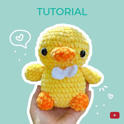 Tejé a Rogelio el patito en chenille con este sencillo tutorial. Patrón ideal para principiantes en el amigurumi. ❤ Patrón gratis en español amigurumi. Patrón paso a paso Duck Crochet Pattern, Duck Crochet, Plushie Amigurumi, Crochet Diy Tutorial, Crochet Mask, Tutorial Amigurumi, Crochet Disney, Crochet Rabbit, Crochet Business