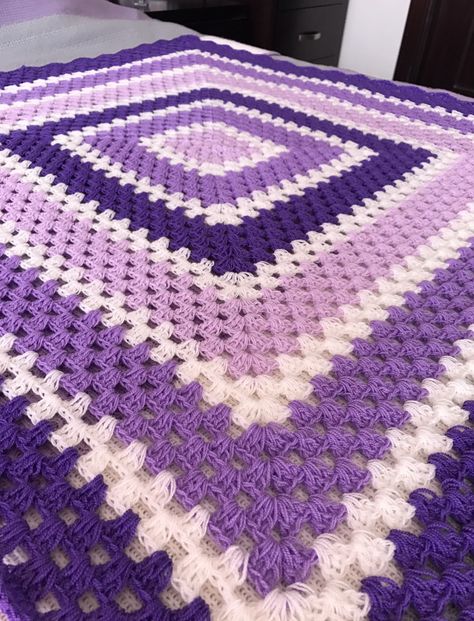 Baby blanket 👶🏻 Purple Granny Square Blanket, Blue Crochet Blanket, Crochet Granny Stitch, Crochet Cupcake, Purple Crochet, Crochet Granny Square Blanket, Crochet Design Pattern, Manta Crochet, Crochet Square Patterns