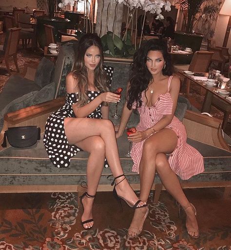 Natalie And Olivia, Natalie Halcro, Olivia Pierson, Super Girls, Tristan Thompson, Fitness Advice, Cute Summer Outfits, Discount Code, Cut And Style