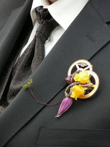 steam-punk boutonniere? Boutineer Ideas, Victorian Steampunk Wedding, Steampunk Theme, Style Steampunk, Steampunk Wedding, Offbeat Bride, Groom Looks, Groom Boutonniere, Victorian Wedding