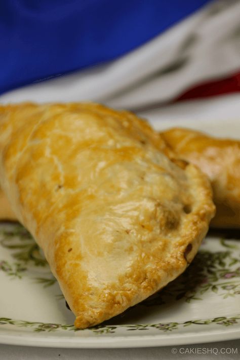 Traditional Cornish Pasty Recipe, Cornish Pasty Recipe, Pasty Recipe, Cornish Pasty, Pastry Dishes, Savory Baking, Pasties Recipes, Impossible Pie, Bella Coco