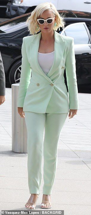 Green Suit For Women, Business Suit For Women, Women Business Suit, Wedding Suit Women, Mint Green Fashion, Mint Green Outfits, Christian Rap, Womens Suit, Womens Suits Business