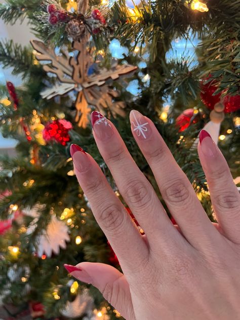 Red Christmas Nails, Christmas Gel Nails, Seasonal Nails, Christmas Nails Acrylic, Nagel Inspo, Xmas Nails, Cat Kuku, Pretty Acrylic Nails, Minimalist Nails