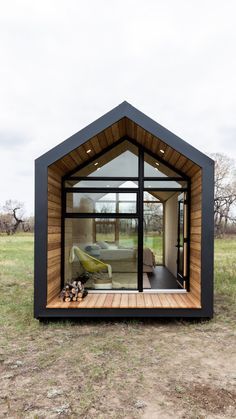 Cabin Decor Ideas, Glass Cabin, Chalet Design, Prefab Cabins, Cabin House, Backyard Office, Tiny Cabins, Modern Tiny House, A Frame House