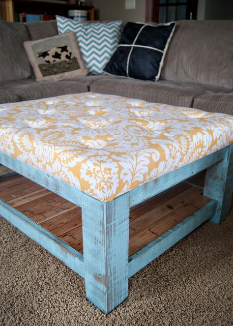 Ottoman Reupholster, Diy Ottoman Ideas, Diy Ottoman Cover, Pouf Ottoman Diy, Homemade Ottoman, Diy Ottoman Coffee Table, Pallet Ottoman, Diy Tufted Ottoman, Crate Ottoman