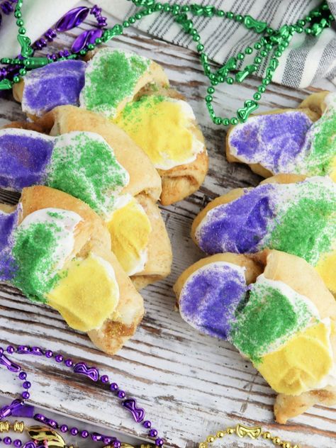 These individual king cake crescent rolls are made with cinnamon, sugar, and cream cheese and topped with decadent sprinkles. Gluten Free King Cake Recipe, Easy King Cake Recipe, Gluten Free King Cake, Recipe With Crescent Rolls, Easy King Cake, Using Crescent Rolls, Mardi Gras Desserts, King Cake Recipe Easy, Easy Crescent Rolls