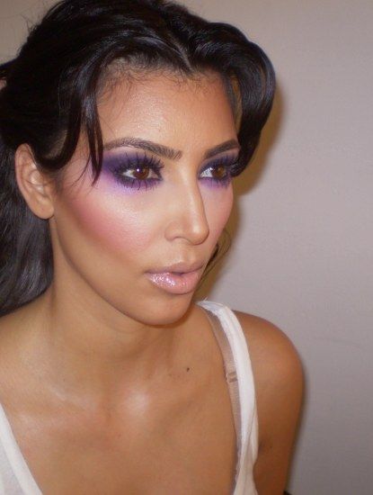 Top 20 Kim Kardashian Makeup Looks (2) Purple Makeup Looks, Kardashian Makeup, Kim Kardashian Makeup, Purple Smokey Eye, Purple Eye Makeup, Natural Eyeshadow, Purple Makeup, Purple Eyeshadow, Mermaid Makeup