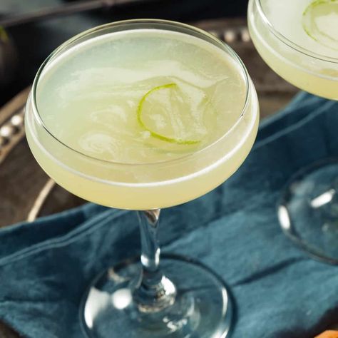 Alcoholic Tea, Green Tea Cocktail, Gimlet Recipe, Gimlet Cocktail, Tea Cocktail Recipes, Green Tea Drinks, Tea Cocktail, Most Popular Cocktails, Popular Cocktails