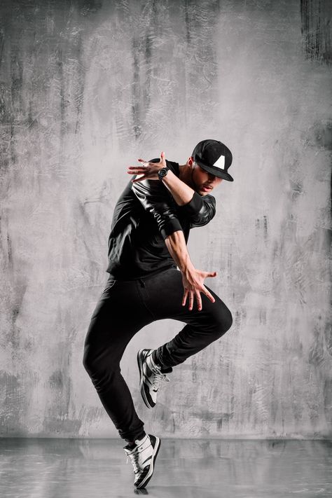 Hip Hop Dance Moves Step by Step Hip Hop Dance Photography, Hip Hop Dance Poses, Hip Hop Dance Moves, Hip Hop Dance Classes, Cultura Hip Hop, Hip Hop Dancer, Steps Dance, Dancer Photography, Style Dance