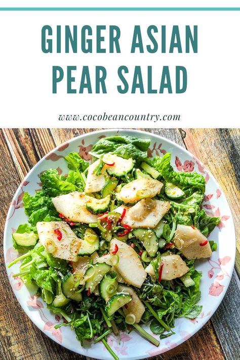 This is a picture of slices of marinated pear and cucumber a top salad greens. Asian Pear Salad, Ginger Asian, Asian Pears, Pear Salad Recipes, Ginger Green Beans, Greens Salad, Pear Ginger, Asian Pear, Ginger Dressing