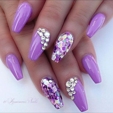 Lavender purple nail art with lavender base polish and Crystal and glitter accents / purple nails / glitter nails / nails inspiration / glitter nail art designs / bling nail art #nails #naildesigns  #naildesigns #nailvarnish #nailart #nailartaddict #polish #nailpolish #nailswag #stylish #sparkles #glitter #nailstagram #nailsofinstagram #nails2inspire #nailsdid #nailsoftheday #manicure #nailstyle #love Gradiant Nails, Elegant Bridal Nails, Nails Lavender, Bridal Manicure, Engagement Nails, Nails Elegant, Luminous Nails, Purple Nail Art, Lavender Nails