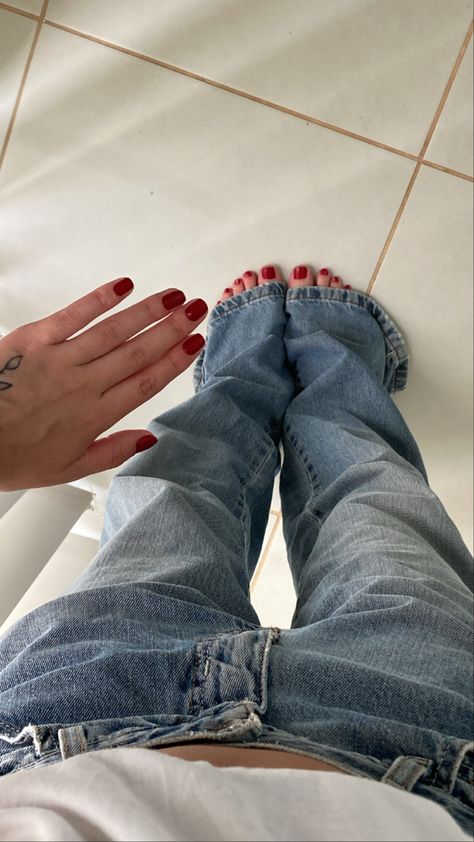 #nails #rednails #jeans #whiteaesthetics #whiteshirtoutfit #cool #pinterest #pinterestfashion #pinterestgirl Hip Hop Style Outfits, Madison Beer Outfits, December Nails, Beer Outfit, Cherry Lips, Nail Ring, Girls Nails, Pinterest Fashion, Nail Art Inspiration