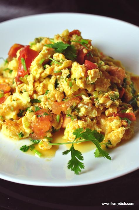 scramble egg with tomatos-final2 Stir Fry Greens, Miso Glazed Salmon, Main Salad, Broiled Chicken, Sauteed Shrimp, Food Photoshoot, Scrambled Egg, Fried Pork, Chinese Dishes