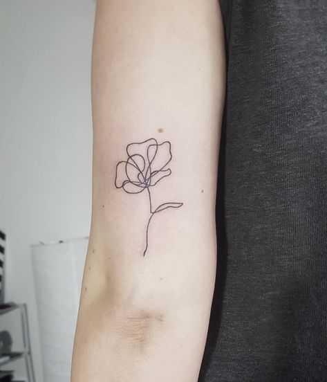 Flower tattoo, one line Continuous Line Tattoo, Simple Flower Tattoo, One Line Tattoo, Single Line Tattoo, Kunst Tattoos, Illustration Tattoo, Small Flower Tattoos, E Tattoo, Line Flower