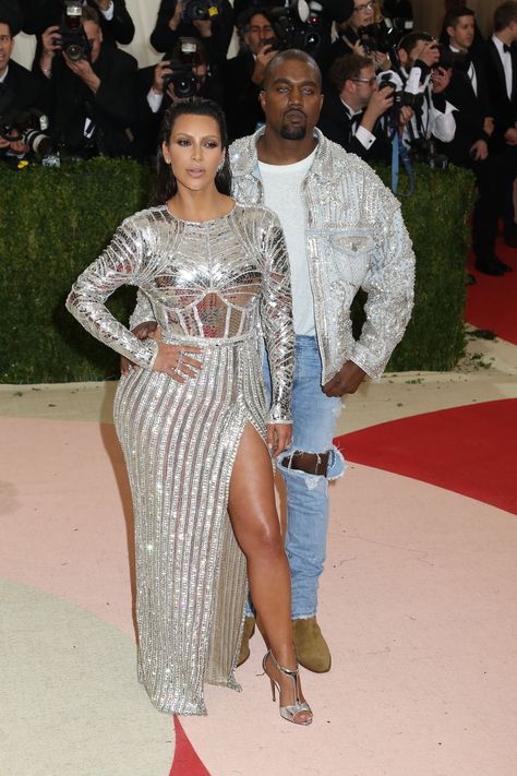 Kim Kardashian - Manus x Machina Fashion In An Age Of Technology Costume Institute Gala at Metropolitan Museum of Art in New York City 2 May 2016 Kanye Met Gala, Kenzo Dress, Kim Kardashian Balmain, Met Gala Outfits, Sweet 16 Outfits, Kim Kardashian Kanye West, Met Gala Dresses, Met Ball, Kim Kardashian And Kanye