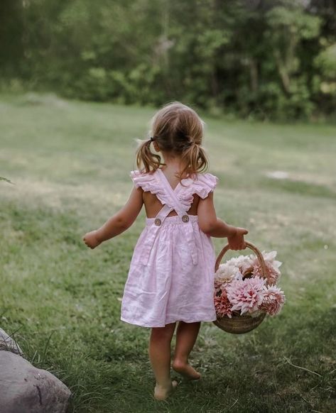 Mommy Daughter Photoshoot, Picnic Photo Shoot, Baby Birthday Photoshoot, Spring Toddler, Easter Photoshoot, Toddler Photoshoot, Spring Photoshoot, Toddler Photos, Flower Photoshoot