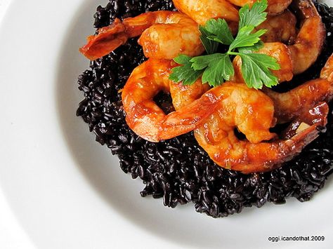 Forbidden Rice And Spicy Prawns by OggiG, via Flickr Spanish Rice And Beans, Black Rice Salad, Forbidden Rice, Spicy Prawns, Yummy Seafood, Spanish Rice, Mystery Party, Rice Salad, Thai Dishes