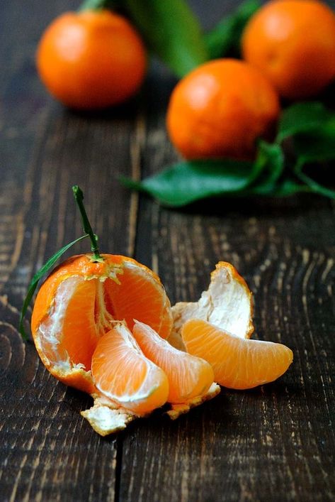 Lunch Catering, Mandarin Oranges, Fruit Wallpaper, Fruit Photography, Food Photography Tips, Fruit Painting, Orange Aesthetic, Oranges And Lemons, Orange Fruit