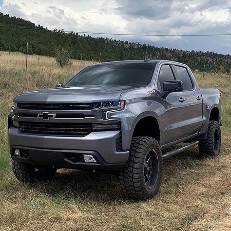 @davidc2021  2019 Z71 RST with a 6” BDS lift, #20x10 Fuel Mavericks and Ironman All Country #35s ・・・ #Chevy #Chevrolet #Silverado… New Pickup Trucks, Chevy Trucks Silverado, Silverado Truck, Custom Chevy Trucks, Lifted Chevy Trucks, Lifted Chevy, Chevy Pickup Trucks, Chevy Chevrolet, Gm Trucks