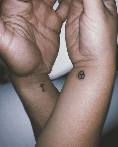 A lock and key for you and your love is perfect. Lock And Key Tattoos, Lock Key Tattoos, Couple Wrist Tattoos, Key Tattoo Designs, Lock Tattoo, Finger Tattoos For Couples, Couple Tattoo Ideas, Gem Tattoo, Bestie Tattoo