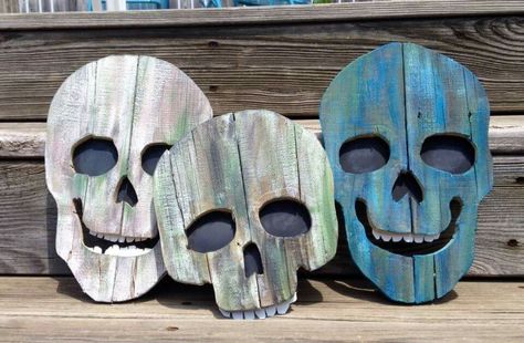 Halloween Wood Carving Ideas, Pallet Halloween Projects, Halloween Pallet Ideas, Day Bed Room, Halloween Pallet Projects, Pallet Halloween Decorations, Cozy Kitchen Ideas, Garage Door Ideas, Wooden Halloween Decorations