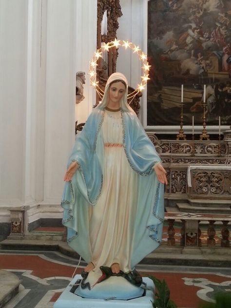 Virgin Mary Dress, Virgin Mary Halloween Costume, Mother Mary Costume, Virgin Mary Costume, Mary Costume, Mary Dress, Mama Mary, All Saints Day, Costume Inspo